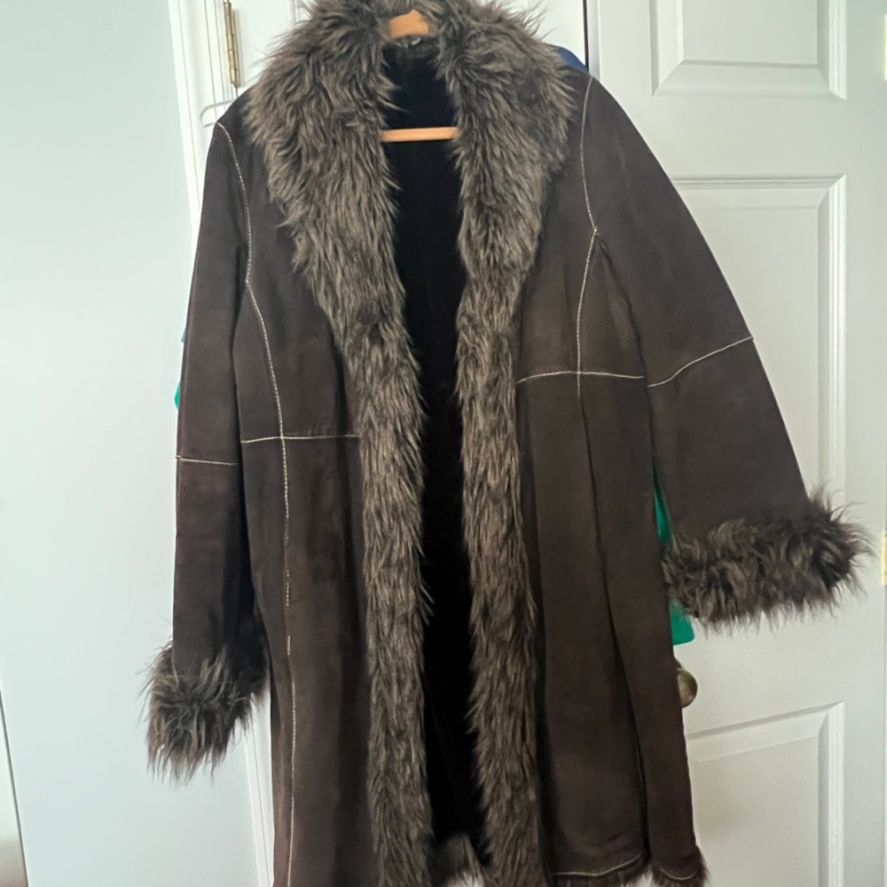 Brown suede coat so warm (Faux fur inside) and stylish - Picture 3 of 3
